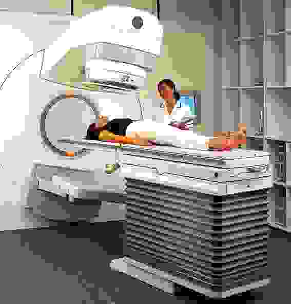 Patient table for radiation therapy