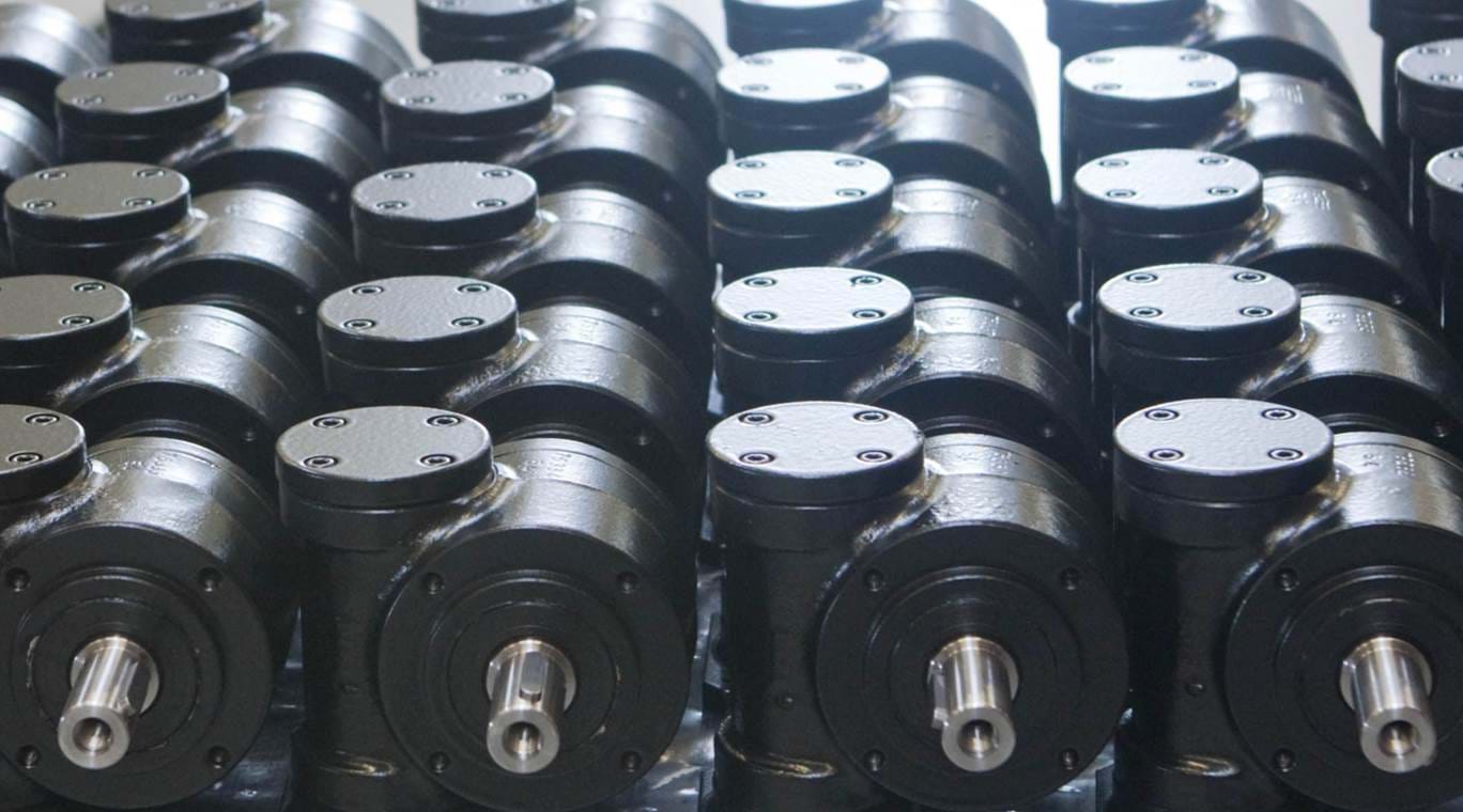 Many worm gearboxes