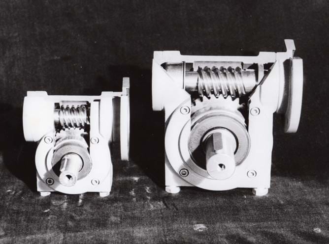 Cross section of worm gear. Black and white photo from the beginning of BJ gear's history