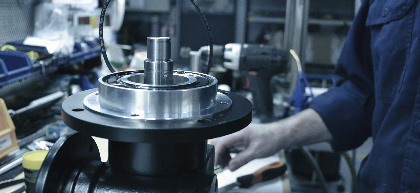 AXO coupling with projecting shaft on an assembly bench