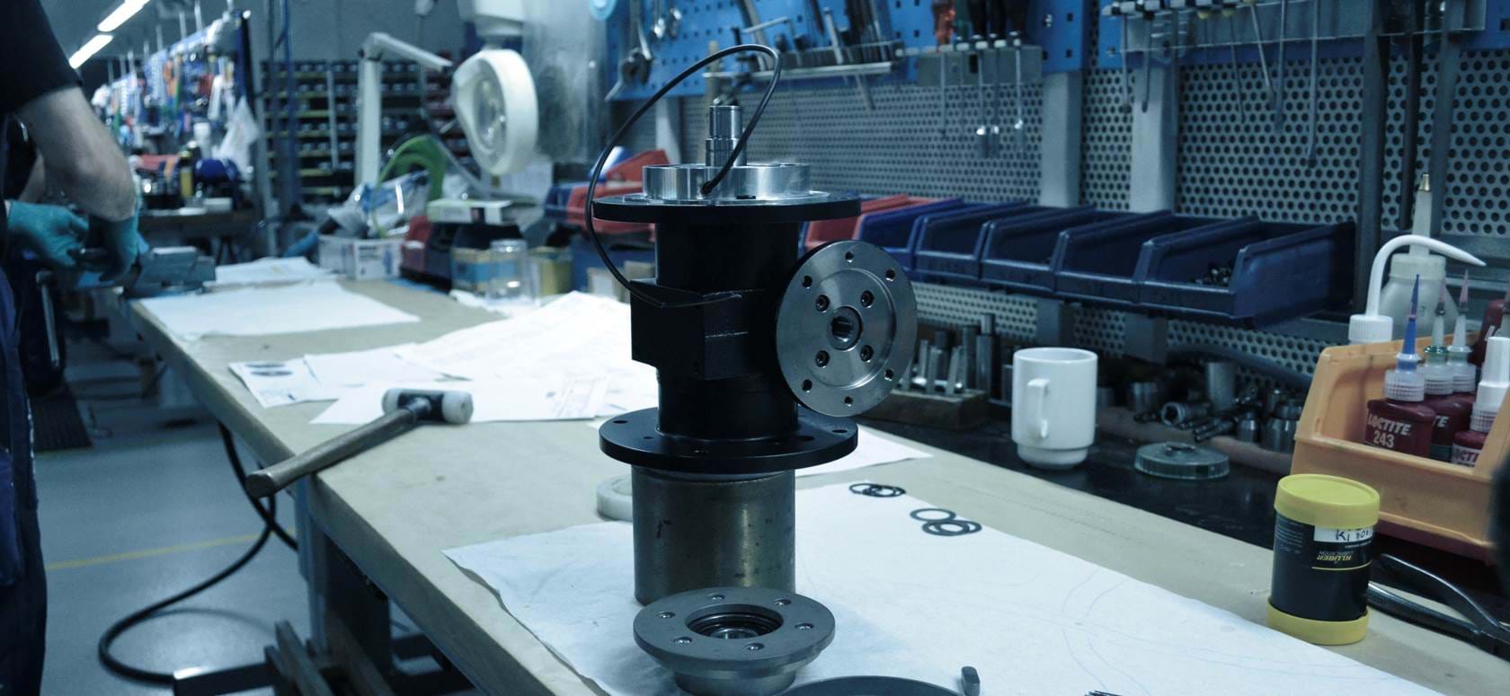 Gear coupling on a table in production